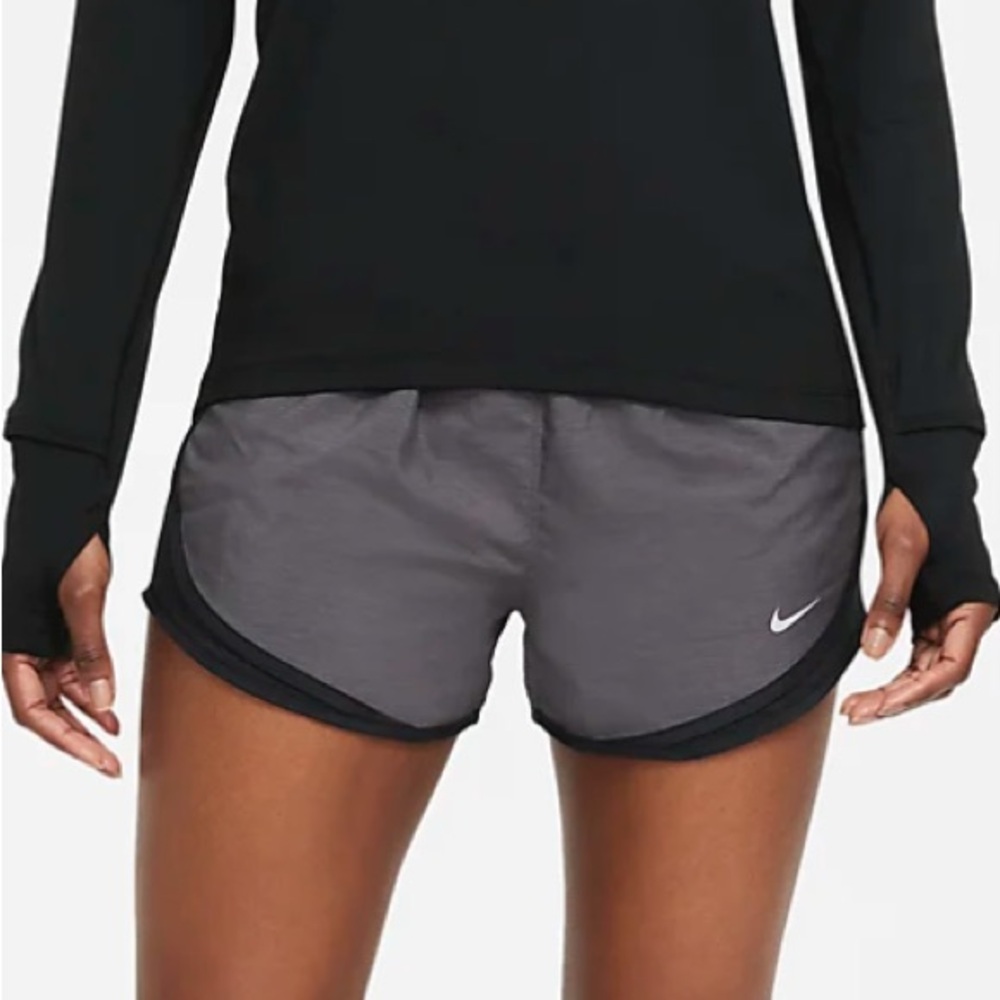 🖤 NIKE TEMPO RUNNING SHORTS